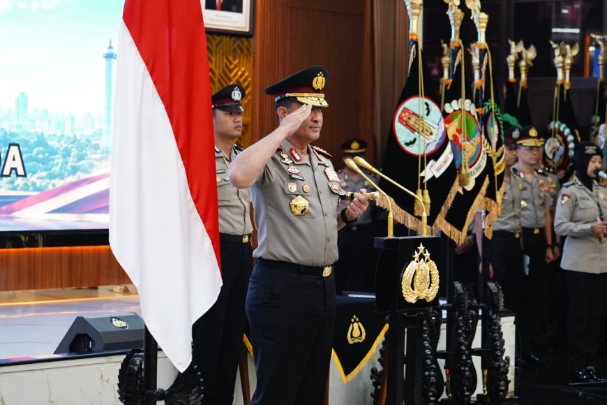 Kapolri Pimpin Sertijab Kakorlantas dan Tiga Kapolda di Mabes Polri