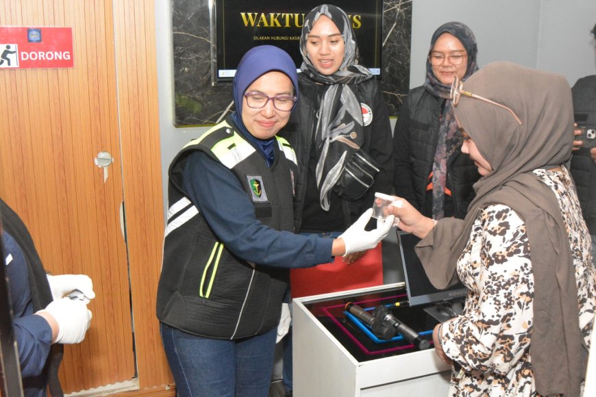 Polisi Bersama Masyarakat: Polres Probolinggo Hadirkan Empati untuk Korban Karhutla Bromo